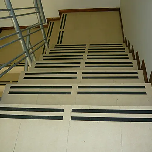 cinta antideslizante para escaleras